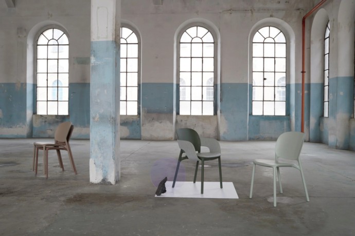 Стул пластиковый