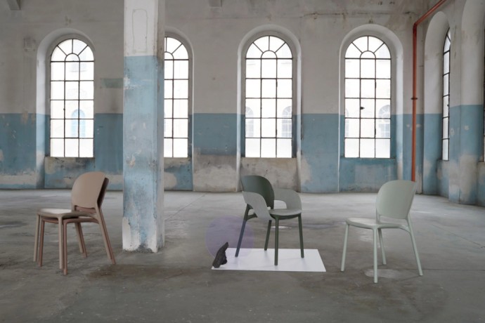 Стул пластиковый