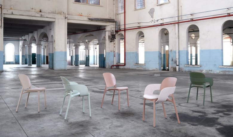 Стул пластиковый