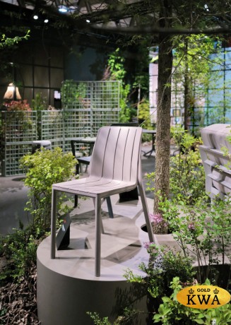 Стул пластиковый