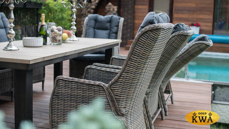 Регулируемое кресло из ротанга ВЕРОНА в комплекте с подушками