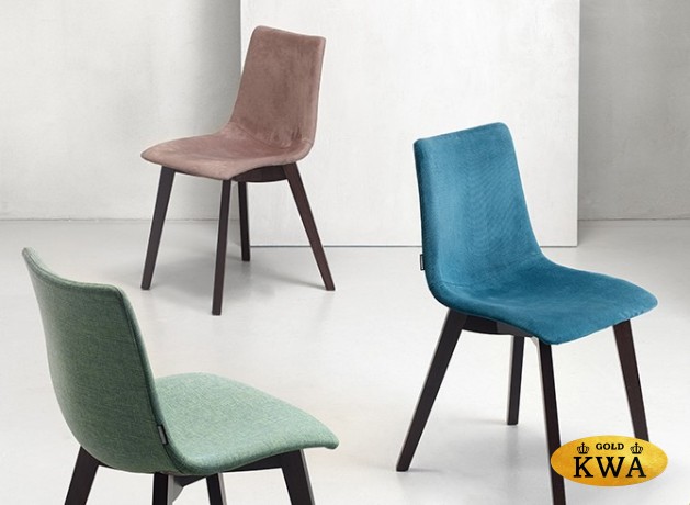 Стул с обивкой