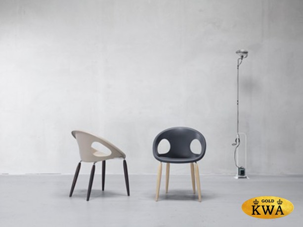 Кресло пластиковое