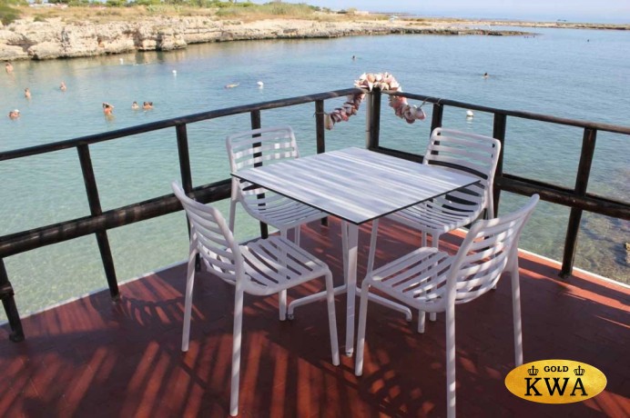 Стул пластиковый