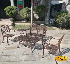 Стол журнальный из литого алюминия