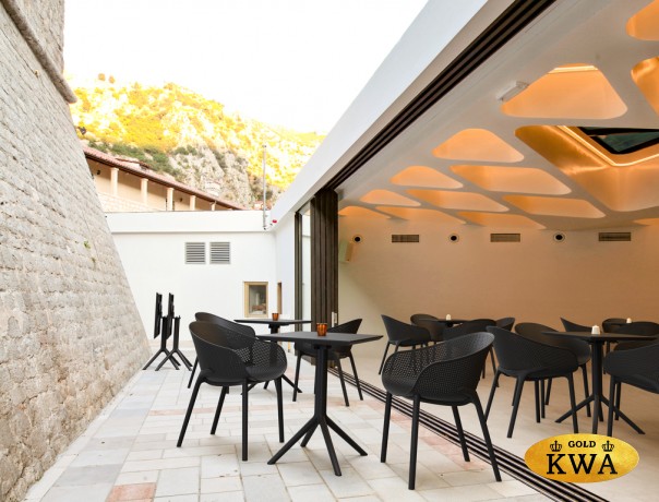 Стол пластиковый складной