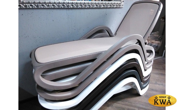 Шезлонг-лежак пластиковый