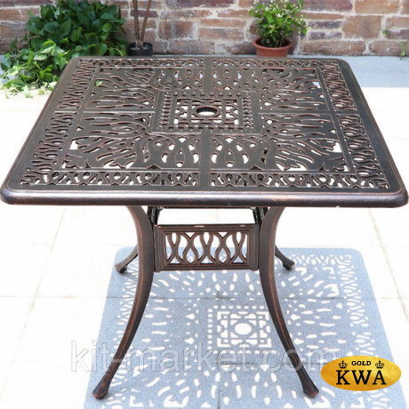 Квадратный стол из литого алюминия