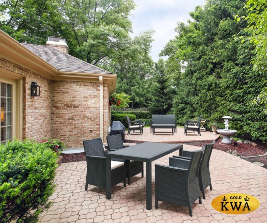 Стол пластиковый