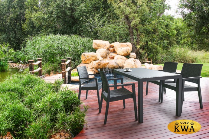 Стол пластиковый