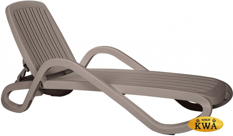 Шезлонг-лежак пластиковый