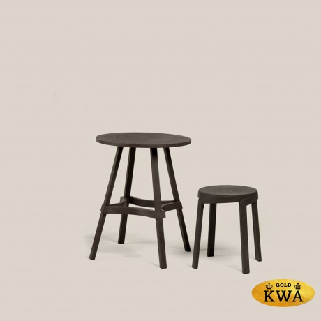 Стол пластиковый обеденный