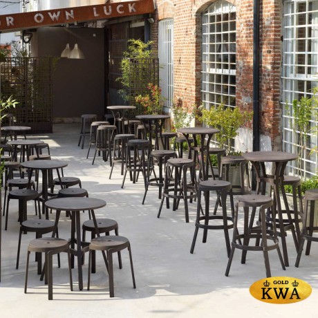 Стол пластиковый обеденный