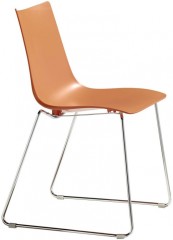 Стул пластиковый на полозьях