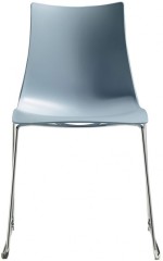 Стул пластиковый на полозьях