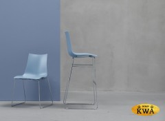 Стул пластиковый на полозьях