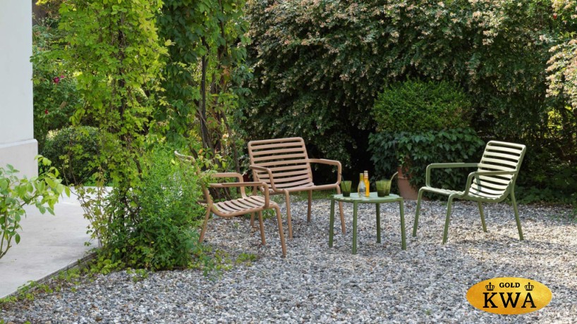 Лаунж-кресло пластиковое