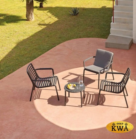 Лаунж-кресло пластиковое