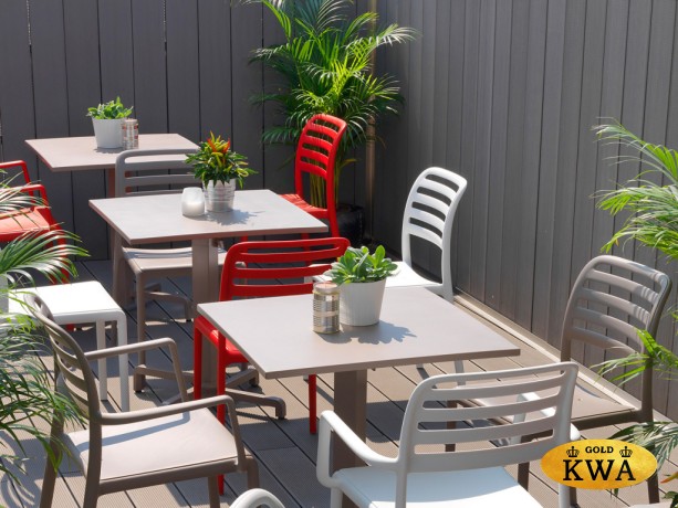 Стул пластиковый