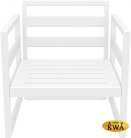 Кресло пластиковое с подушками