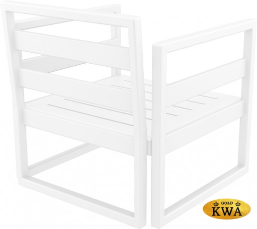 Кресло пластиковое с подушками