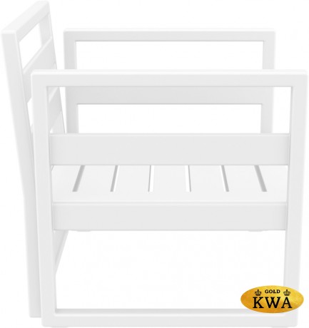 Кресло пластиковое с подушками