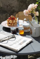 Стол пластиковый обеденный