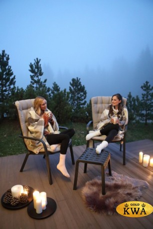 Лаунж-кресло пластиковое с подушкой