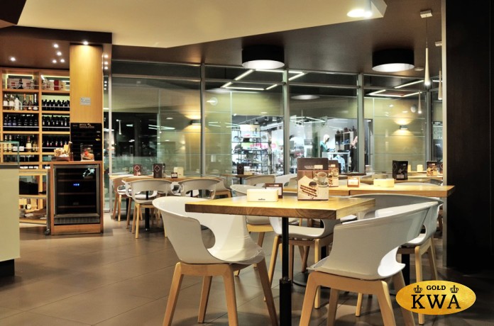 Кресло пластиковое