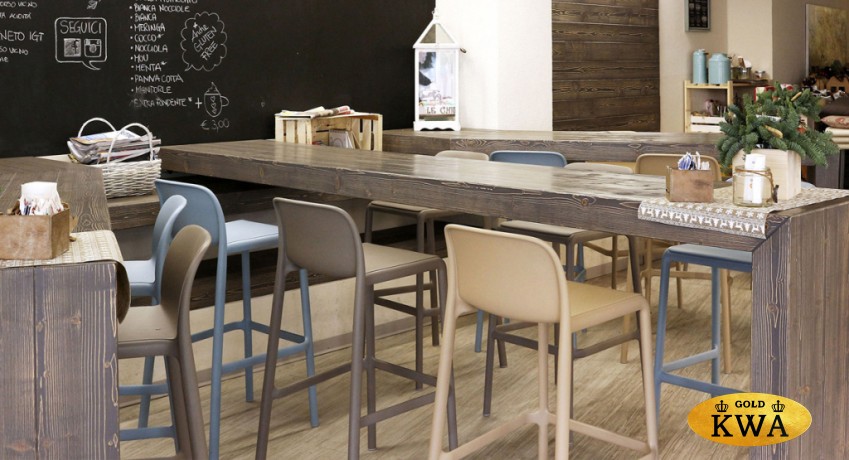 Стул пластиковый барный