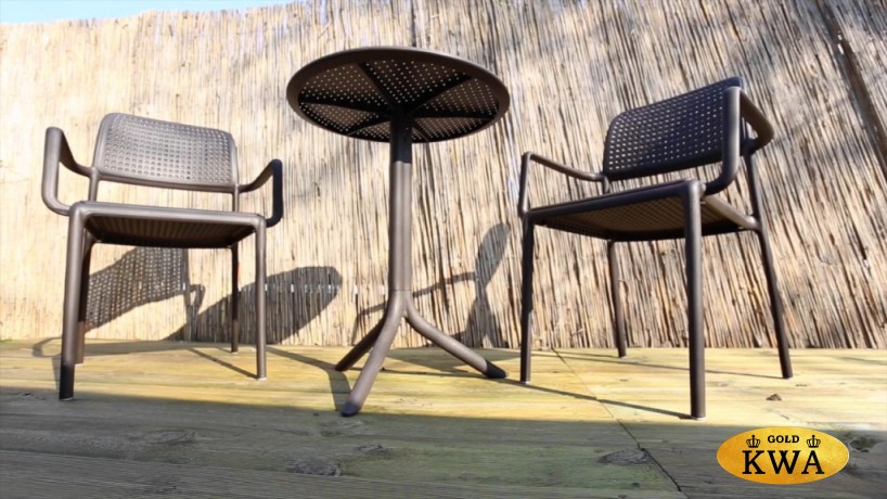 Стол пластиковый обеденный