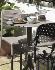 Стол пластиковый обеденный