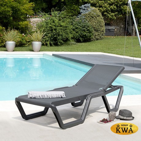 Шезлонг-лежак пластиковый