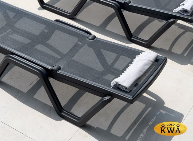 Шезлонг-лежак пластиковый