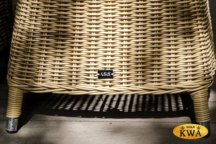 "Равенна" плетеное кресло из искусственного ротанга, цвет соломенный с серо-коричневой подушкой