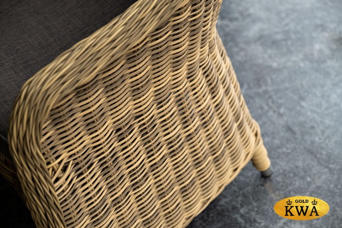 "Равенна" плетеное кресло из искусственного ротанга, цвет соломенный с серо-коричневой подушкой