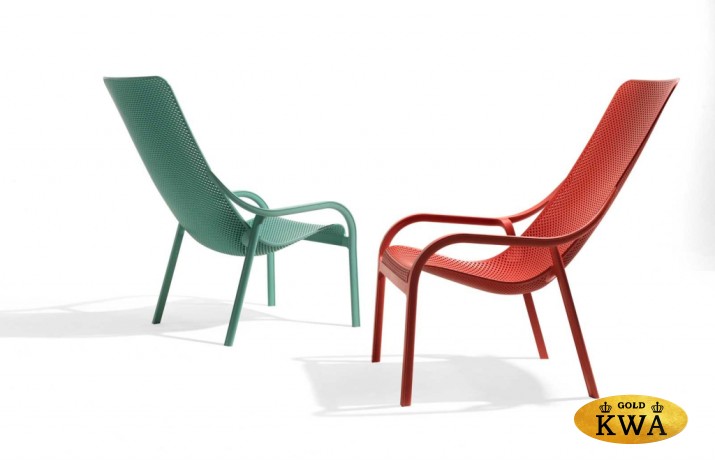 Лаунж-кресло пластиковое с подушкой