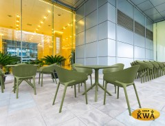 Стол пластиковый