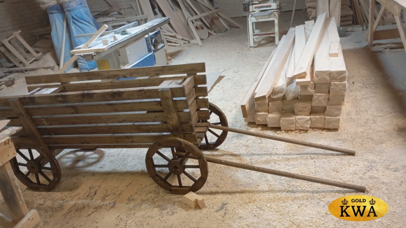 Декоративная телега для сада