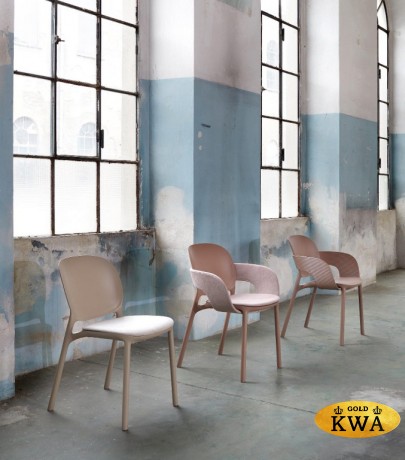 Кресло пластиковое