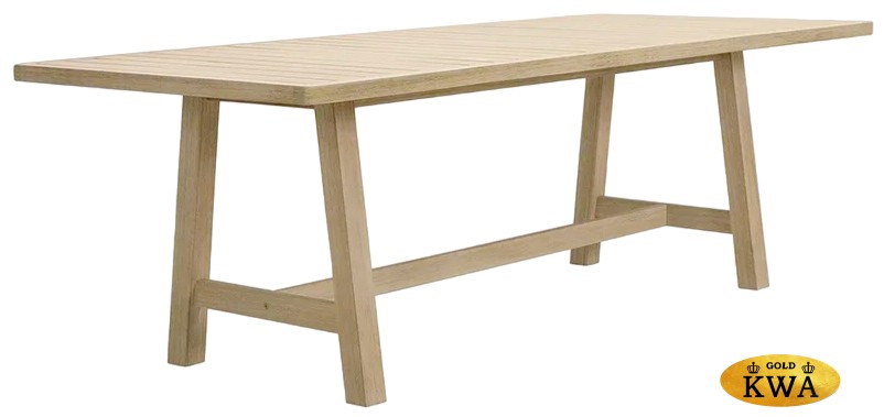 Комплект деревянной мебели