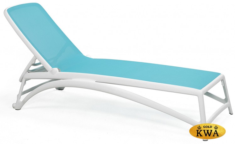 Шезлонг-лежак пластиковый
