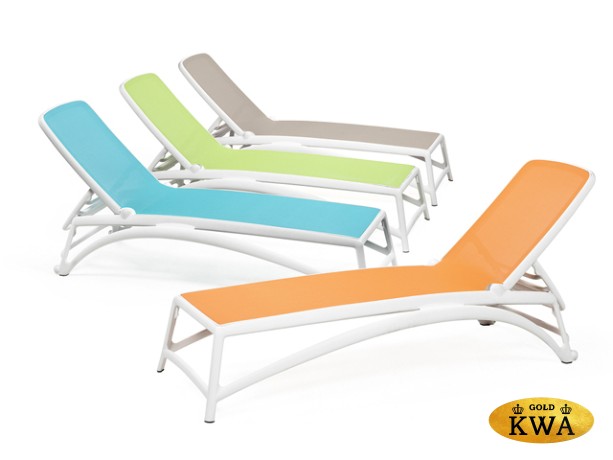 Шезлонг-лежак пластиковый