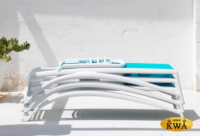 Шезлонг-лежак пластиковый