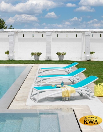 Шезлонг-лежак пластиковый