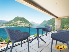 Кресло пластиковое