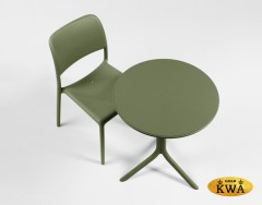 Стол пластиковый обеденный