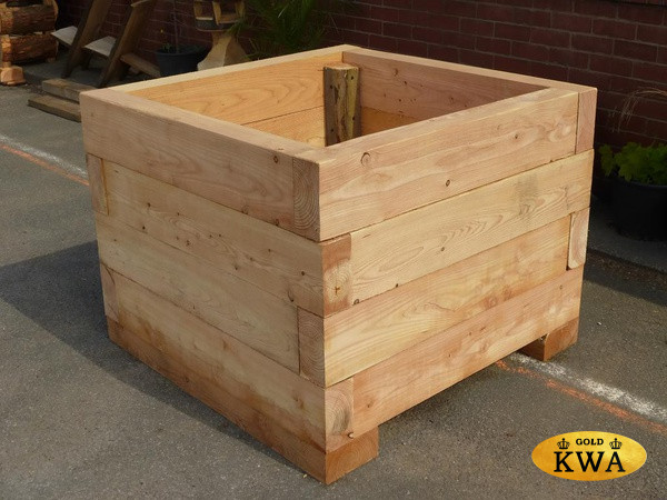 Деревянное кашпо для больших деревьев