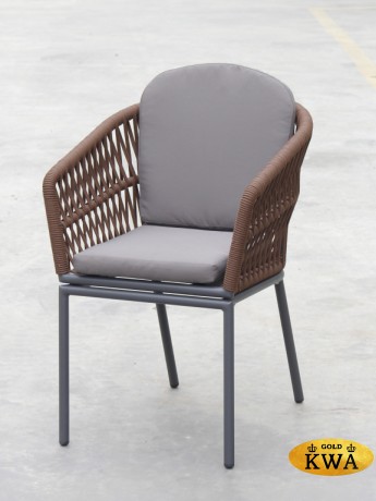 Кресло плетеное с подушками