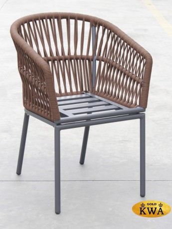 Кресло плетеное с подушками